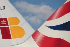 Zur IAG gehören neben Iberia (links) und British Airways (rechts) auch Vueling und Aer Lingus., © IAG
