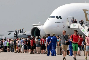Auch in diesem Jahr ist Emirates wieder mit einem Airbus A380 auf der ILA Berlin Air Show vertreten. (Foto von 2014), © dpa/Wolfgang Kumm