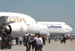 Ein Airbus A380 der Emirates und eine Boeing 747 der Lufthansa auf der ILA Berlin Air Show 2014., © airliners.de/Gunnar Kruse