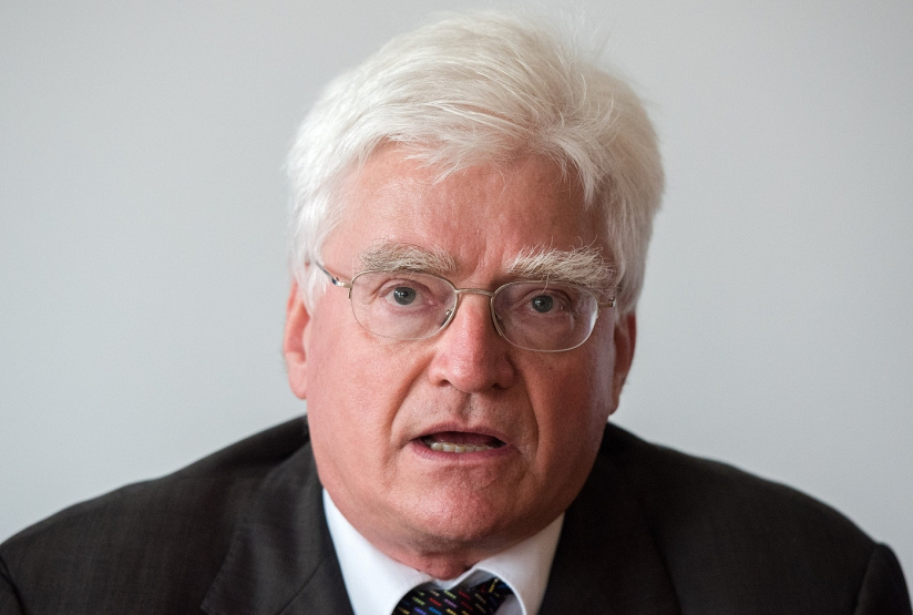 OLG hebt Freispruch für Winfried Stöcker nach Impfaktion am Lübecker Flughafen auf, © dpa/Daniel Bockwoldt