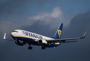 Eine Maschine des irischen Billigfliegers Ryanair landet auf dem Flughafen in Frankfurt am Main., © dpa/Boris Roessler