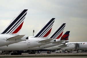 Leitwerke von Air-France-Maschinen., © dpa/Christophe Ena