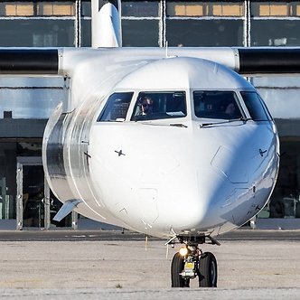 Bombardier-Turbopropflugzeug von LGW., © AirTeamImages.com/Daniel Nicholson