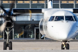 Bombardier-Turbopropflugzeug von LGW., © AirTeamImages.com/Daniel Nicholson