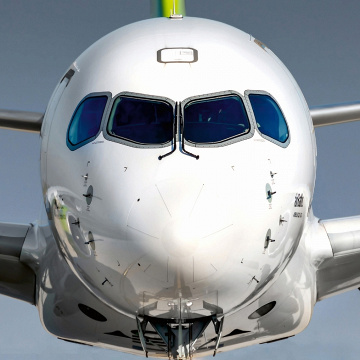 Eine A220 der Air Baltic., © AirTeamImages.com/Loredana Cioclei