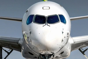 Eine A220 der Air Baltic., © AirTeamImages.com/Loredana Cioclei