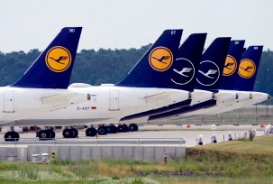 Abgestellte Lufthansa-Flugzeuge in Frankfurt., © dpa