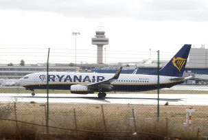 Eine Boeing 737 von Ryanair am Flughafen Mallorca, © dpa/Isaac Buj