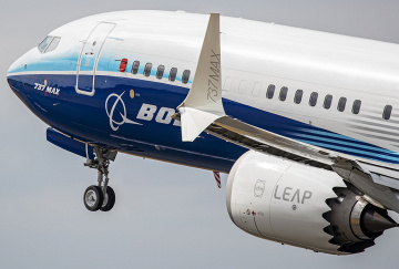 © AirTeamImages.com, Eine Boeing 737-10 Max startet.