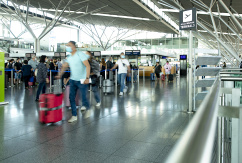 Passagiere am Flughafen Stuttgart., © Stuttgart Airport