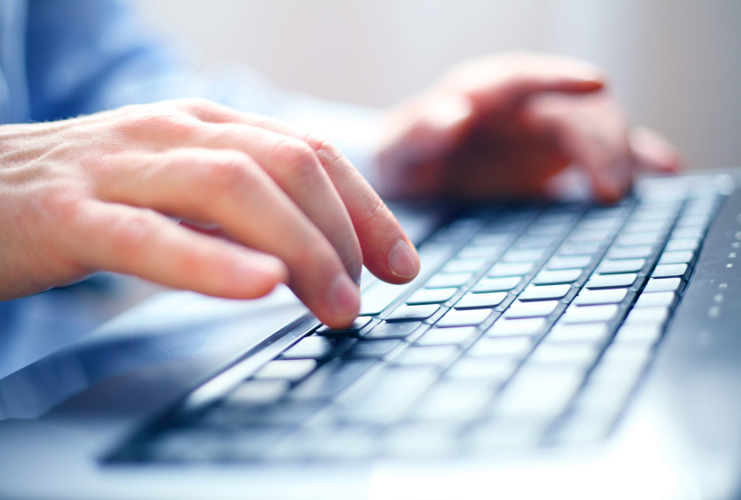 Polizei warnt vor Betrug bei Flugumbuchungen, © Adobe Stock/strixcode