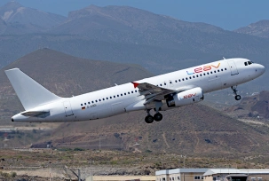 Leav Aviation Airbus A320., © AirTeamImages.com/Manuel EstevezR