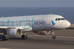 Ein Airbus A320 von Azores Airlines bei der Landung., © AirTeamImages.com/Rui Alves