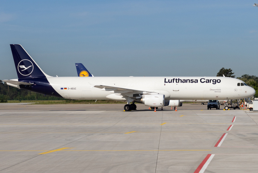 Lufthansa Cargo sucht Ersatzbetreiber für gegroundete A321-Frachter, © AirTeamImages.com/Mathias Dueber