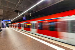 S-Bahn in Frankfurt (Taunusanlage), © Adobe Stock/travelview