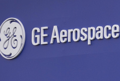 Logo von GE Aerospace auf der Farnborough International Airshow, © DPA/Jonathan Brady