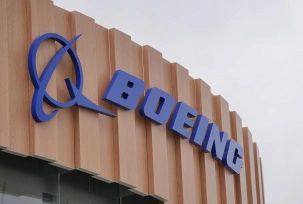 Boeing-Logo auf der Farnborough International Airshow, © DPA/Jonathan Brady