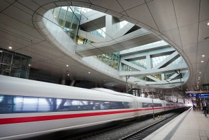 Der Fernbahnhof des Flughafens Frankfurt., © Deutsche Bahn/Volker Emersleben