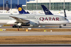 Qatar Airways 787 in München vor Lufthansa-Leitwerken., © AirTeamImages.com/Carlos Enamorado