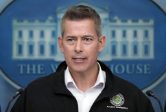 US-Verkehrsminister Sean Duffy äußert sich im Weißen Haus zu dem Flugzeugunglück über Washington., © DPA/Alex Brandon