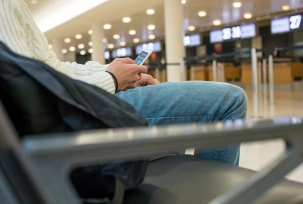 Einen schnellen Überblick über ihre Rechte finden Passagiere online auf den Websites von Verbraucherschützern oder der Schlichtungsstelle Reise &amp; Verkehr., © DPA/Christin Klose