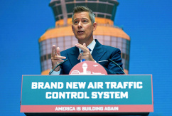 US-Verkehrsminister Sean Duffy kündigt einen neuen Plan für die Infrastruktur des Flugsicherheitssystems an., © DPA/Julia Demaree Nikhinson/AP