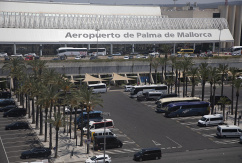 Terminal des Flughafen Mallorca., © DPA/Clara Margais