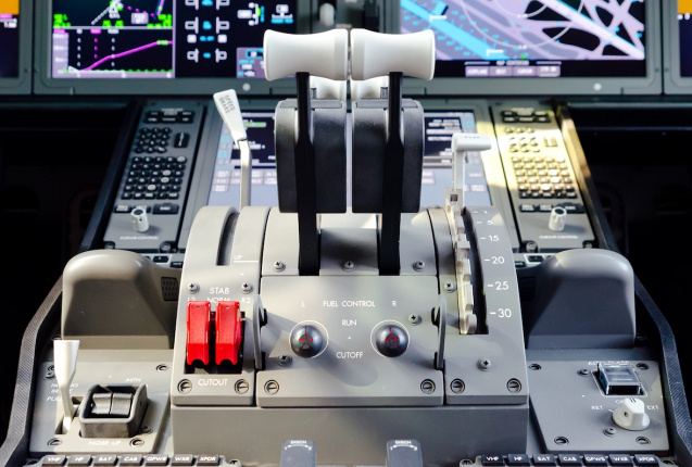 Fuel Cutoff Switches in der Boeing 787., © AirTeamImages.com
