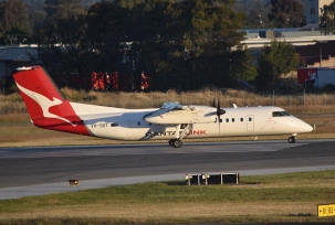 De Havilland Canada Dash-8-Q300 am Flughafen Adelaide., © airliners.de/Florian Boese