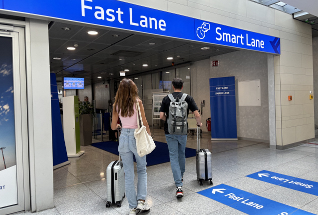 STR_SmartLane_Entry, © Flughafen Stuttgart