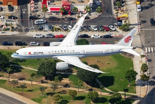 Boeing 787 von Air China im Endanflug in Los Angeles., © AirTeamImages.com/Enda Burke