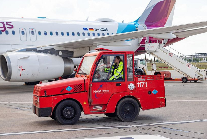 Flughafen Hamburg testet Wasserstoff-Gepäckschlepper im Praxisbetrieb, © Flughafen Hamburg