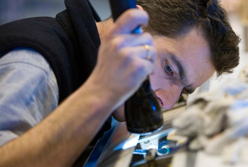 Gebäude-Elektroniker, Industrialisierungsmanager und Gabelstaplerfahrer mit ZÜP gesucht, © Nayak