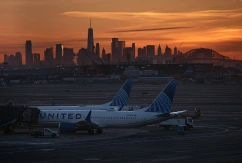 Blick auf den Newark Liberty International Airport bei Dämmerung., © DPA/Andres Kudacki