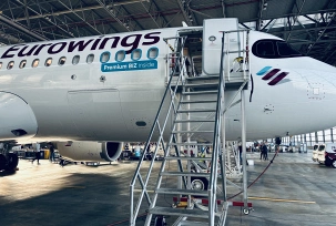 Airbus A320 Neo im Wartungshangar, für den Einbau der neuen Premium-Sitze., © airliners.de/David Haße
