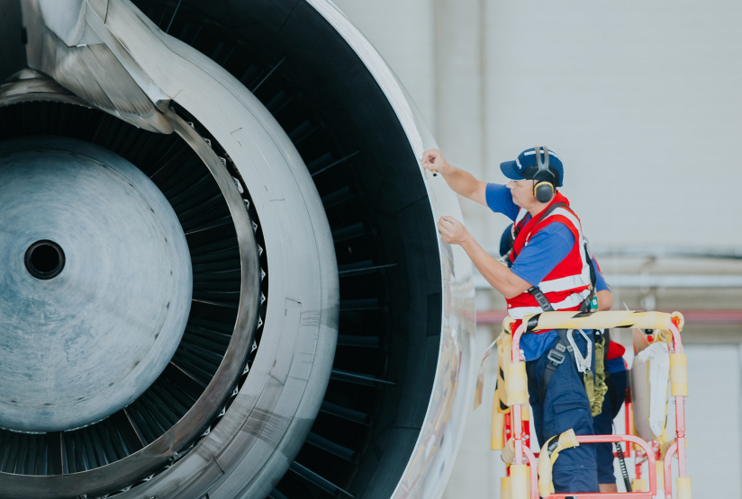 Techniker, Dachdecker und KfZ-Mechaniker mit Luftfahrtbezug gesucht, © Lufthansa Technik