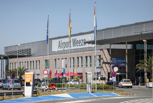 Blick auf das Terminal des Flughafen Weeze., © DPA/Oliver Berg