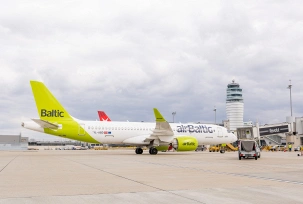 Ein Airbus A220 von Air Baltic auf dem Flughafen Wien., © Flughafen Wien