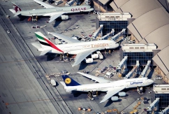 Qatar, Emirates und Lufthansa, © AirTeamImages.com/Alvin Man