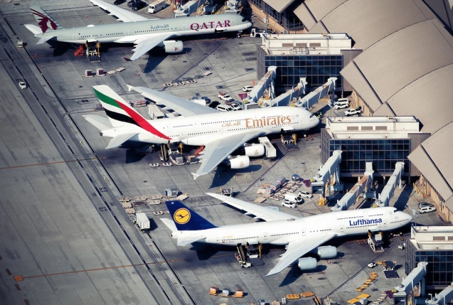 Qatar, Emirates und Lufthansa, © AirTeamImages.com/Alvin Man