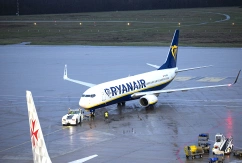 Eine Passagiermaschine der Fluggesellschaft Ryanair steht auf dem Flughafen Köln/Bonn., © DPA/Thomas Banneyer