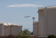 Treibstoffdepots am Flughafen Mallorca., © DPA/Clara Margais
