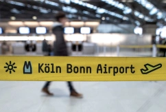 Absperrband am Flughafen Köln/Bonn., © DPA/Federico Gambarini