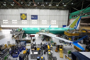 Ein Flugzeug des Typs Boeing 737 Max steht auf dem Endmontageband., © DPA/Lindsey Wasson