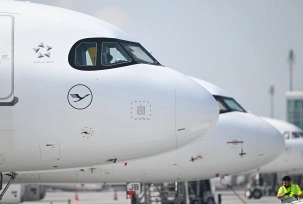 Flugzeuge der Lufthansa und der Lufthansa Cityline stehen am Flughafen München., © DPA/Sven Hoppe