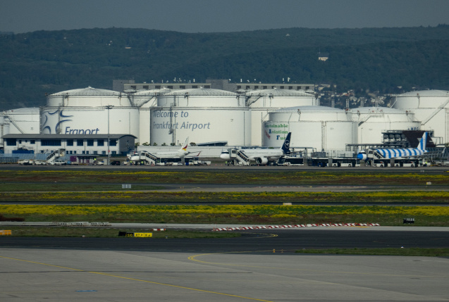 Kerosintanks am Flughafen Frankfurt., © DPA/Boris Roessler