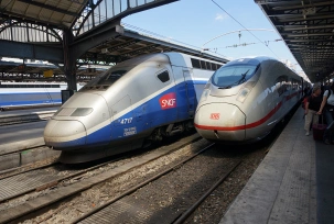 TGV (links) und ICE einträchtig im Pariser Gare de l'Est. Aufgenommen 2017 bei der Feier zum zehnjährigen Jubiläum der Bahnverbindung Frankfurt/Stuttgart-Paris., © Rietig