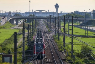 Eine S-Bahn fährt zum Flughafen München., © DPA/Peter Kneffel