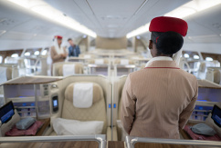 Flugbegleiter der Emirates., © DPA/Sebastian Gollnow