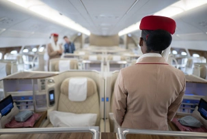 Flugbegleiter der Emirates., © DPA/Sebastian Gollnow